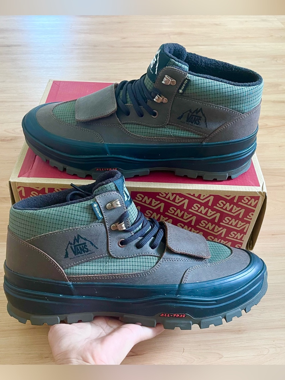 Vans Mountain Mid GORE-TEX Insulated Shoe Mens 12.0 US